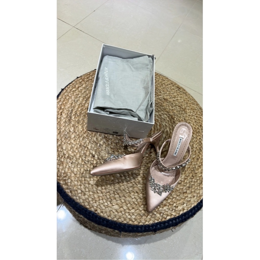 Manolo Blahnik Blush Pink Embellished Leather Mules - Picture 12 of 13